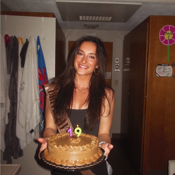 Meet your Posher, Gabriella - Picture 4 of 6